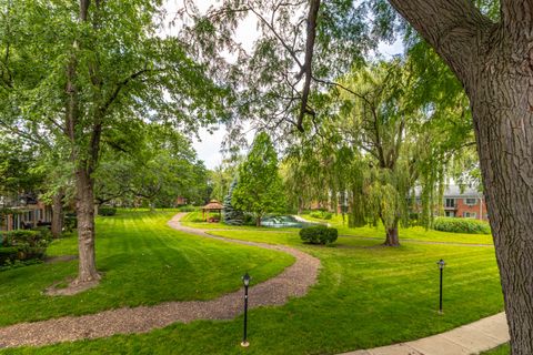 Tiny photo for 711 E Falcon Drive #201, Arlington Heights, IL 60005 (MLS # 12691994)