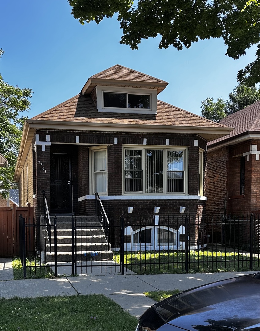 View Chicago, IL 60636 house