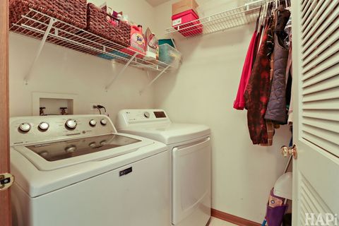 Tiny photo for 433 Ashwood Court #433, Lindenhurst, IL 60046 (MLS # 12489084)