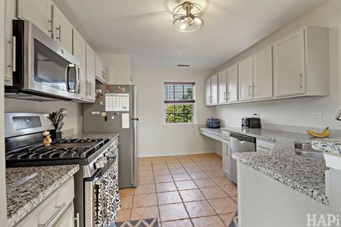 Tiny photo for 433 Ashwood Court #433, Lindenhurst, IL 60046 (MLS # 12489084)