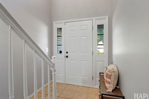 Tiny photo for 433 Ashwood Court #433, Lindenhurst, IL 60046 (MLS # 12489084)