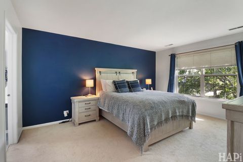 Tiny photo for 433 Ashwood Court #433, Lindenhurst, IL 60046 (MLS # 12489084)