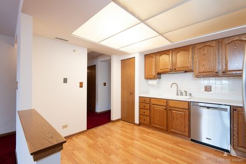 Tiny photo for 9510 S KOLMAR Avenue #407, Oak Lawn, IL 60453 (MLS # 12636701)