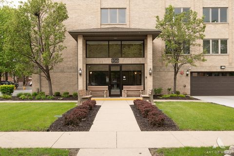 Tiny photo for 9510 S KOLMAR Avenue #407, Oak Lawn, IL 60453 (MLS # 12636701)