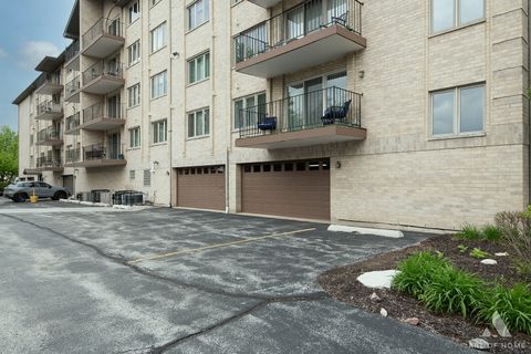 Tiny photo for 9510 S KOLMAR Avenue #407, Oak Lawn, IL 60453 (MLS # 12636701)