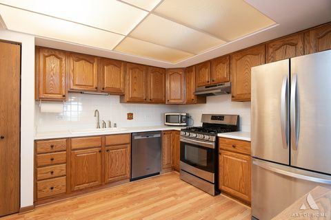 Tiny photo for 9510 S KOLMAR Avenue #407, Oak Lawn, IL 60453 (MLS # 12636701)
