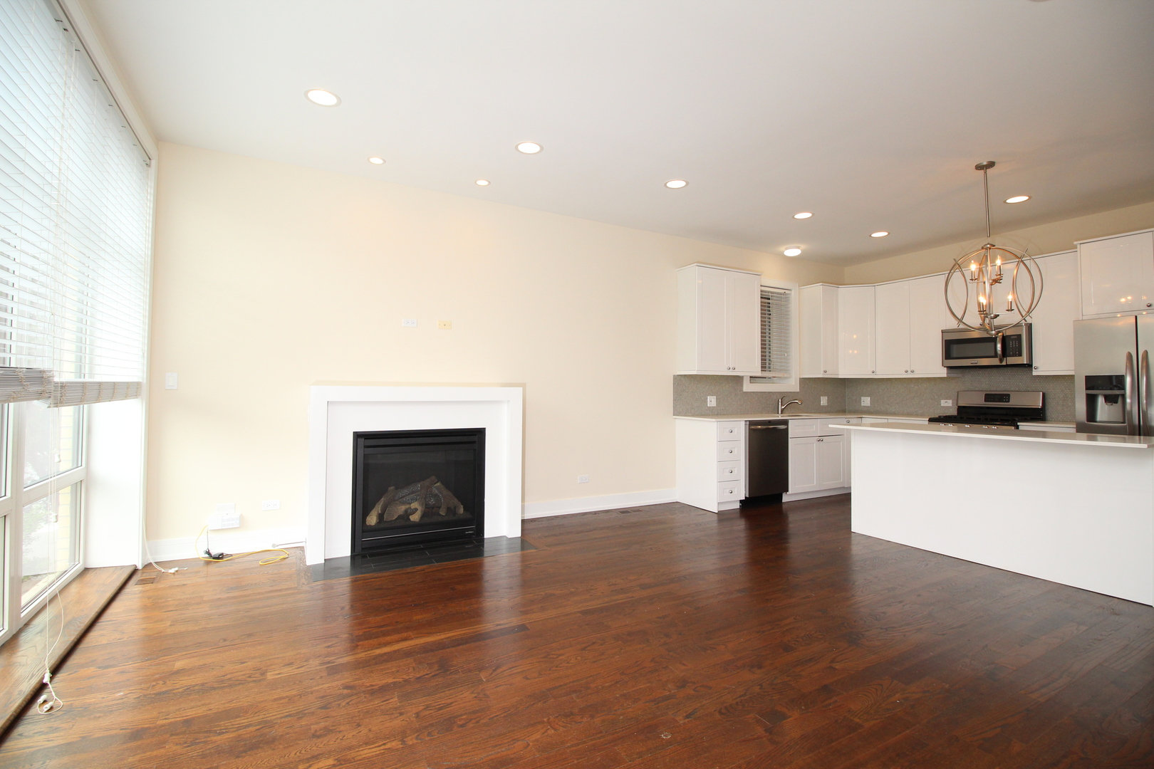 3643 W MONTROSE Avenue 3W
