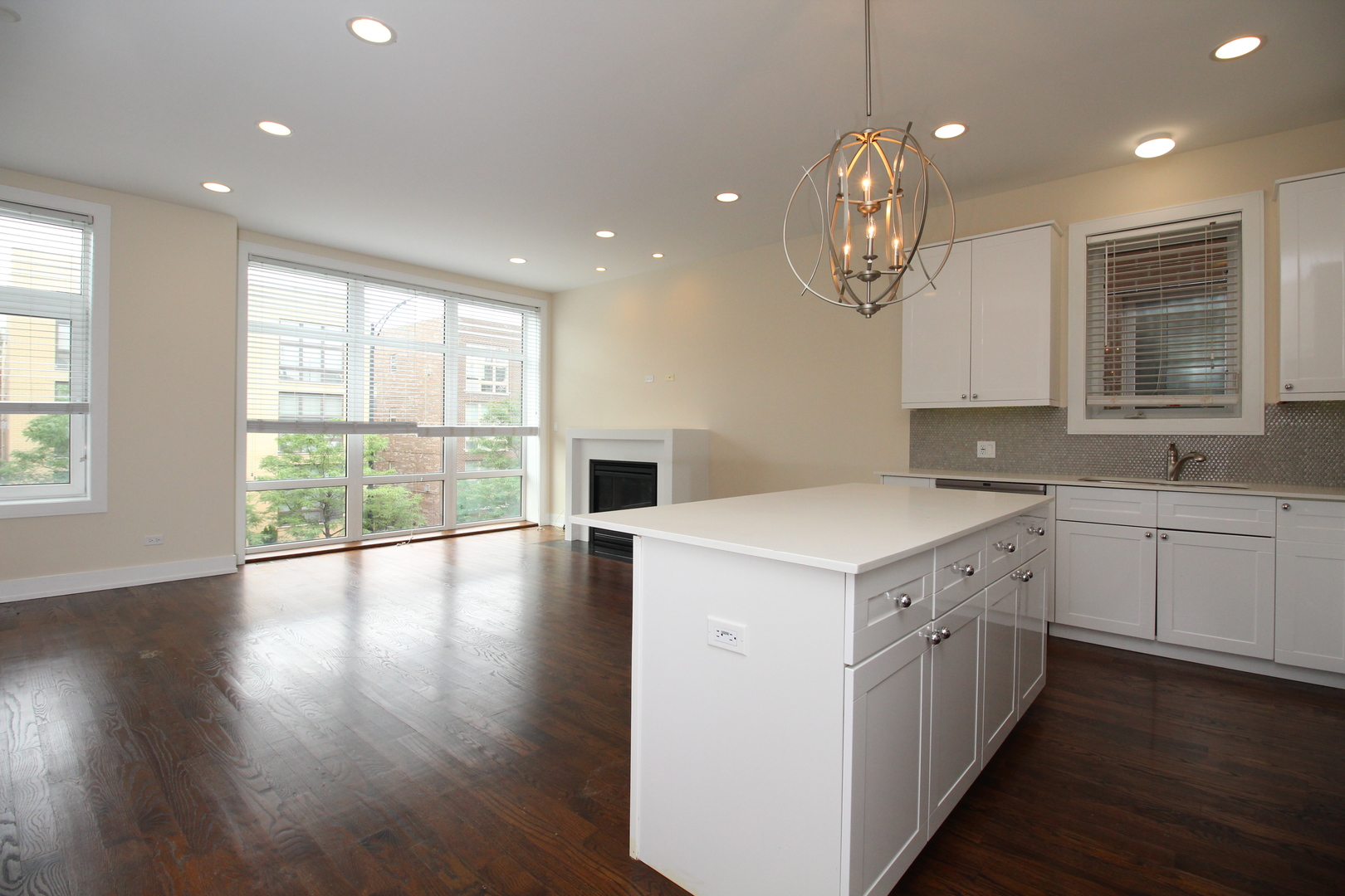 3643 W MONTROSE Avenue 3W