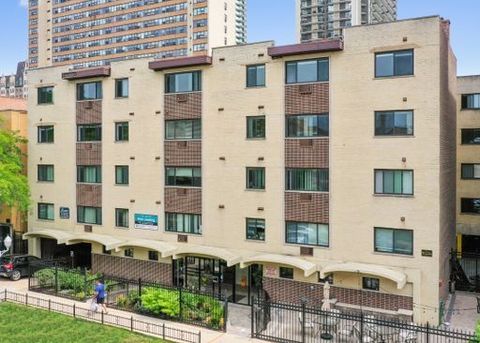 6001 N Kenmore Avenue 304 Chicago IL 60660
