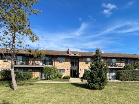 Photo of 816 E Old Willow Road #110, Prospect Heights, IL 60070 (MLS # 12493502)