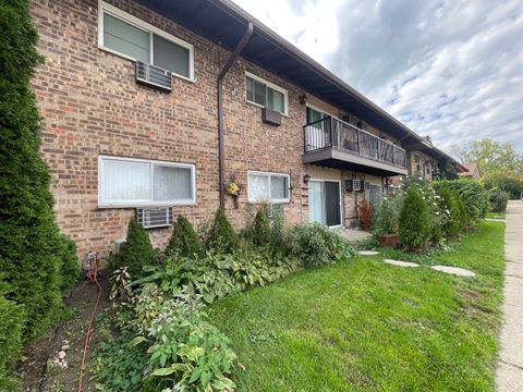 Tiny photo for 816 E Old Willow Road #110, Prospect Heights, IL 60070 (MLS # 12493502)