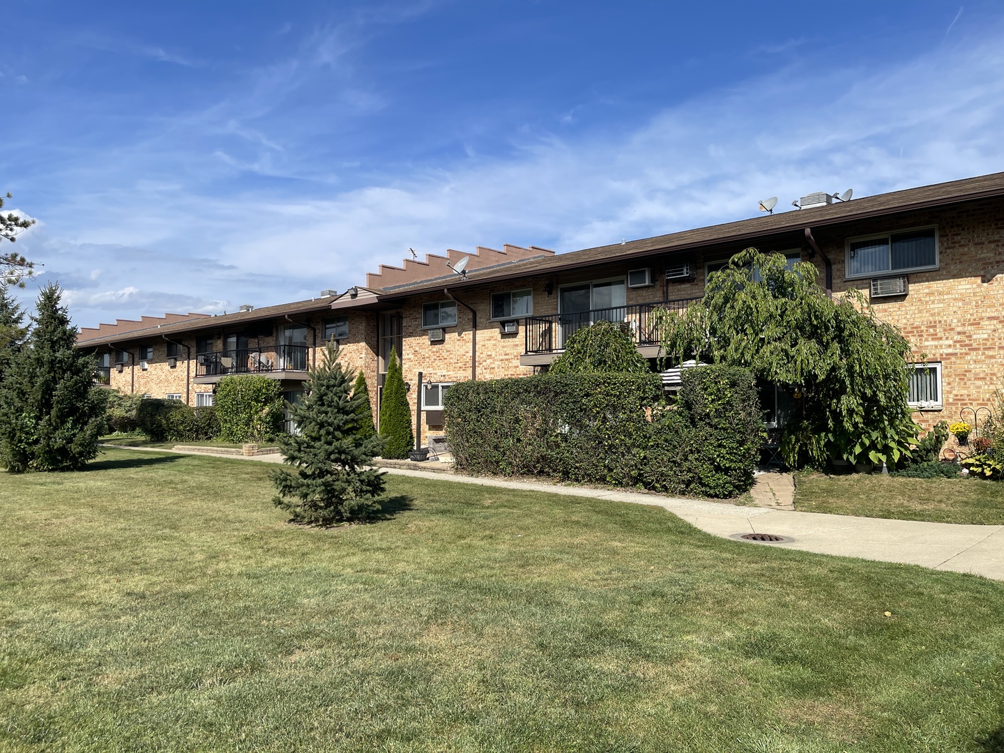 816 E Old Willow Road 110
