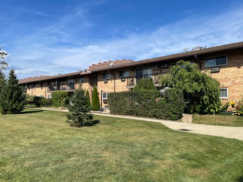 Tiny photo for 816 E Old Willow Road #110, Prospect Heights, IL 60070 (MLS # 12493502)