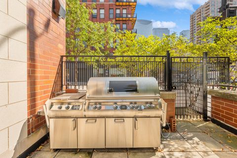 Tiny photo for 640 W Fulton Street #A, Chicago, IL 60661 (MLS # 12555130)