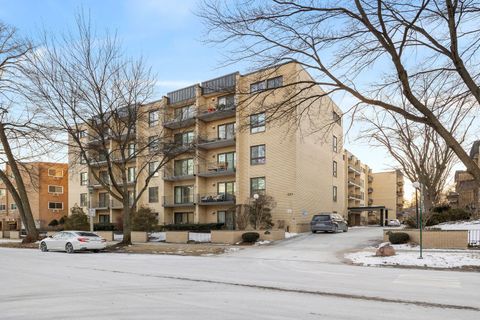 Photo of 221 N Kenilworth Avenue #208, Oak Park, IL 60302 (MLS # 12556685)