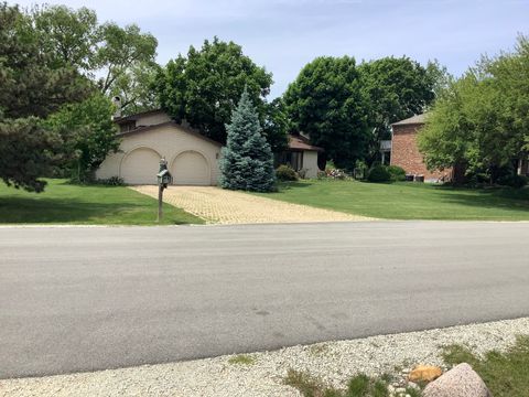 Photo of 8408 Lakeside Drive, Downers Grove, IL 60516 (MLS # 12657378)