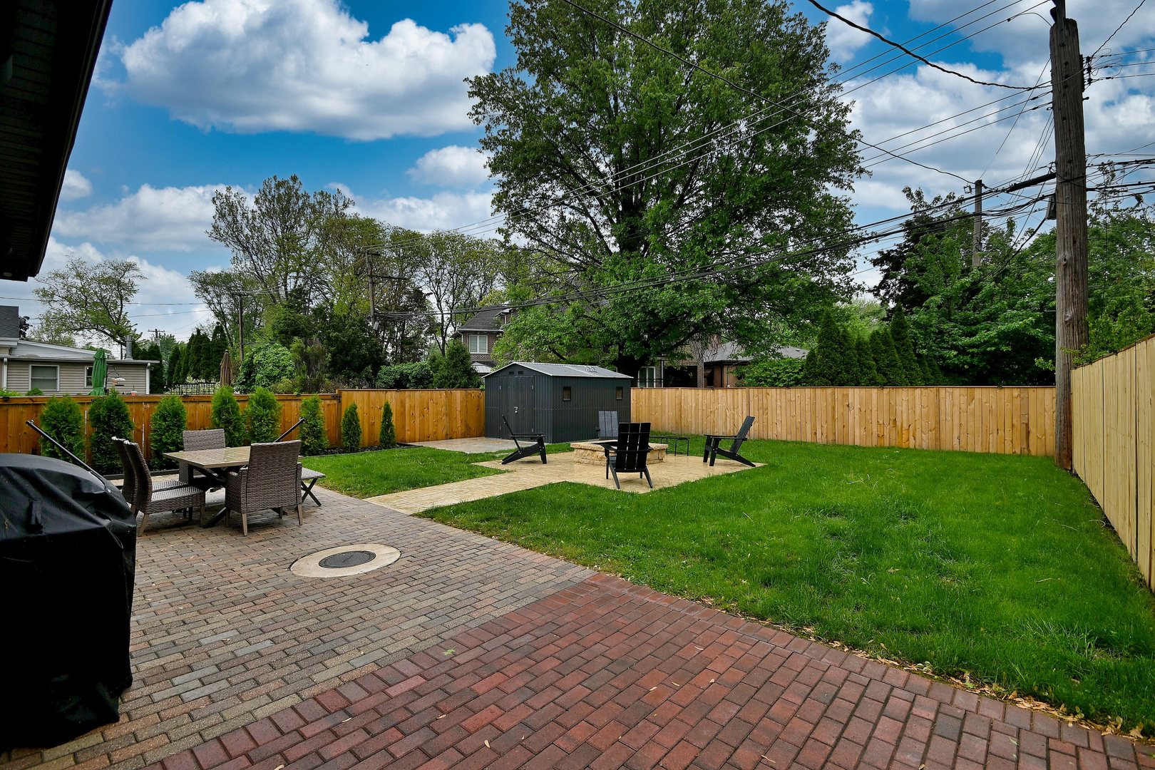 7049 N Caldwell Avenue