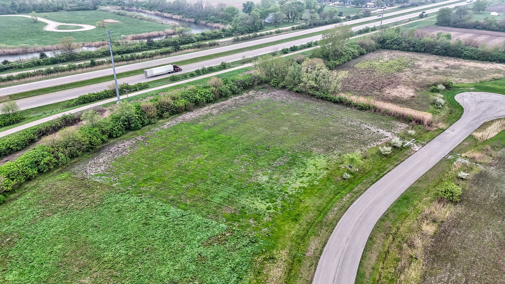 3014 E 1489th Road