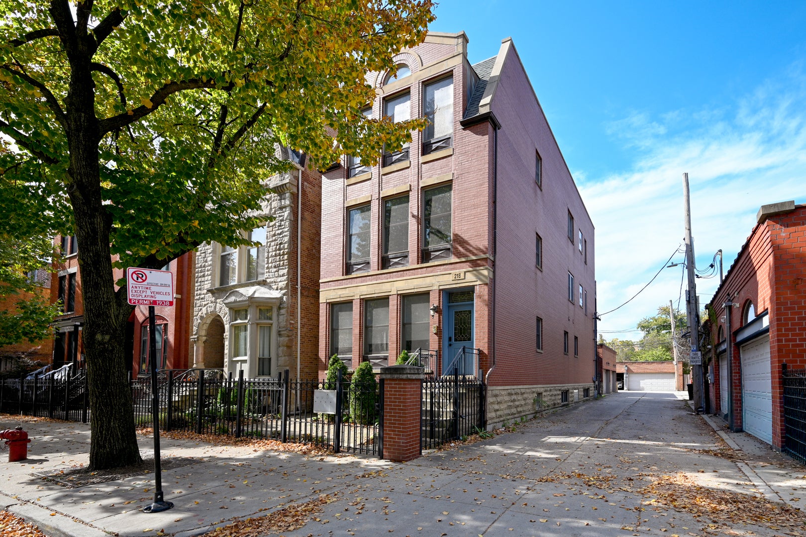 218 S Laflin Street 201