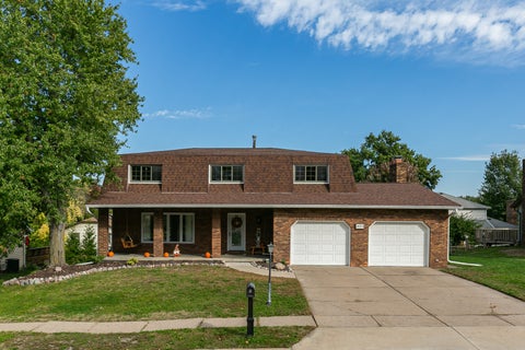 Photo of 1450 TERRACE PARK Drive, Bettendorf, IA 52722 (MLS # 12785818)