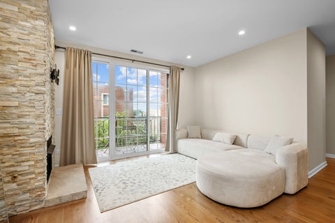 Tiny photo for 5300 N Lincoln Avenue #3C, Chicago, IL 60625 (MLS # 12740511)