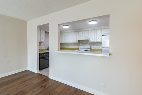 Tiny photo for 13200 W Heiden Circle #2111, Lake Bluff, IL 60044 (MLS # 12703553)