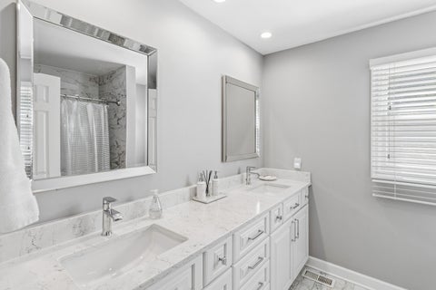 Tiny photo for 601 W Kingsley Drive, Arlington Heights, IL 60004 (MLS # 12739572)