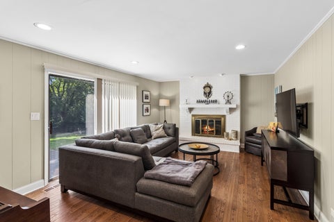 Tiny photo for 601 W Kingsley Drive, Arlington Heights, IL 60004 (MLS # 12739572)