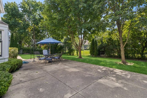 Tiny photo for 601 W Kingsley Drive, Arlington Heights, IL 60004 (MLS # 12739572)