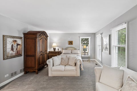 Tiny photo for 601 W Kingsley Drive, Arlington Heights, IL 60004 (MLS # 12739572)