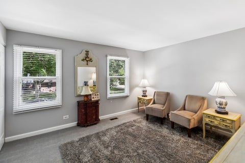 Tiny photo for 601 W Kingsley Drive, Arlington Heights, IL 60004 (MLS # 12739572)