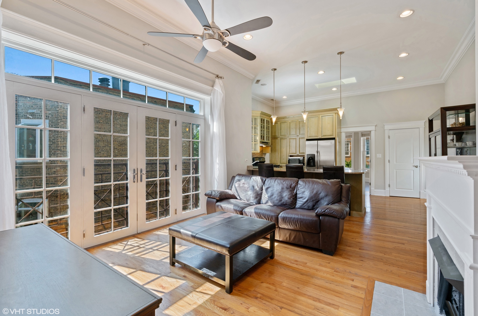 537 W Belmont Avenue 3