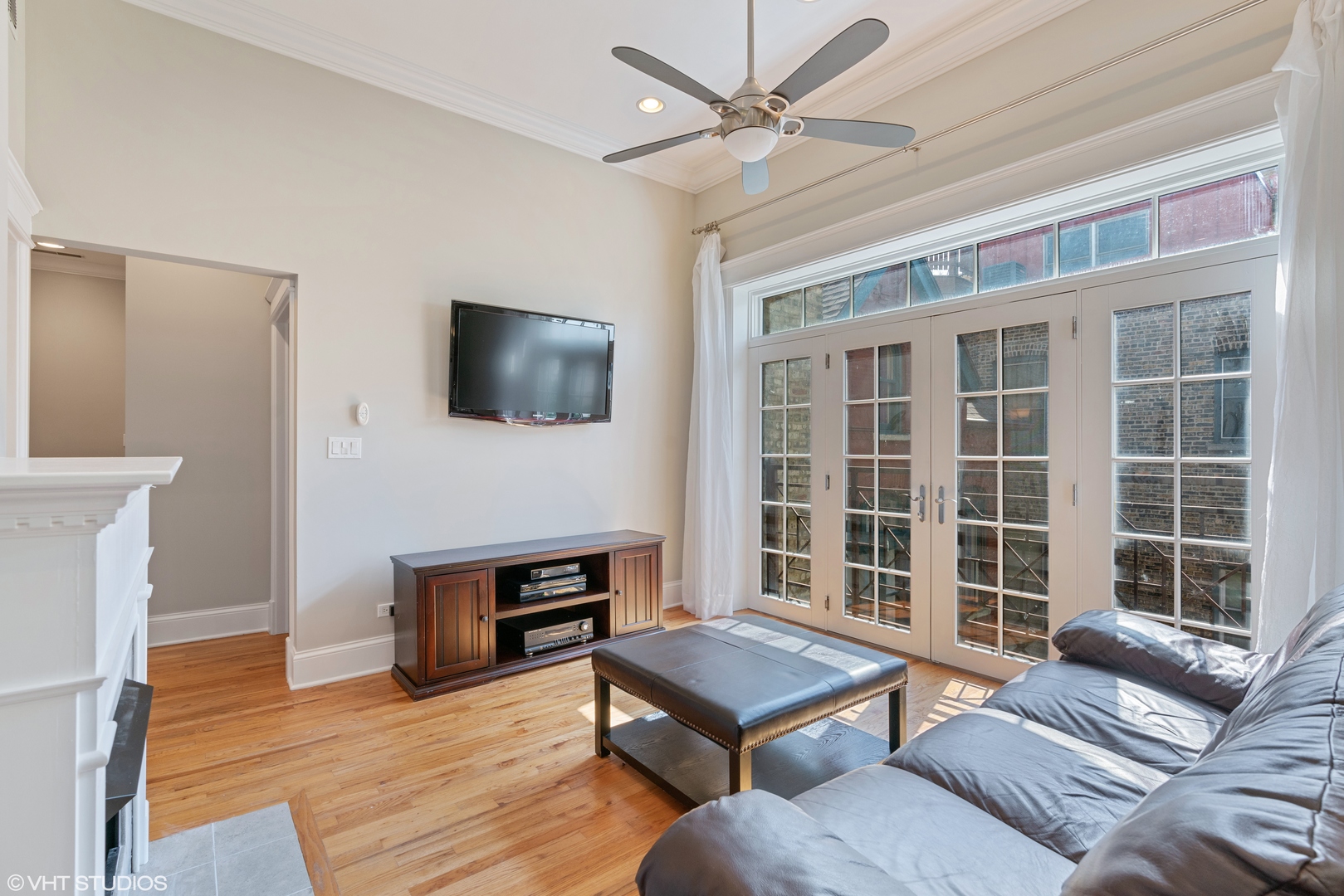 537 W Belmont Avenue 3