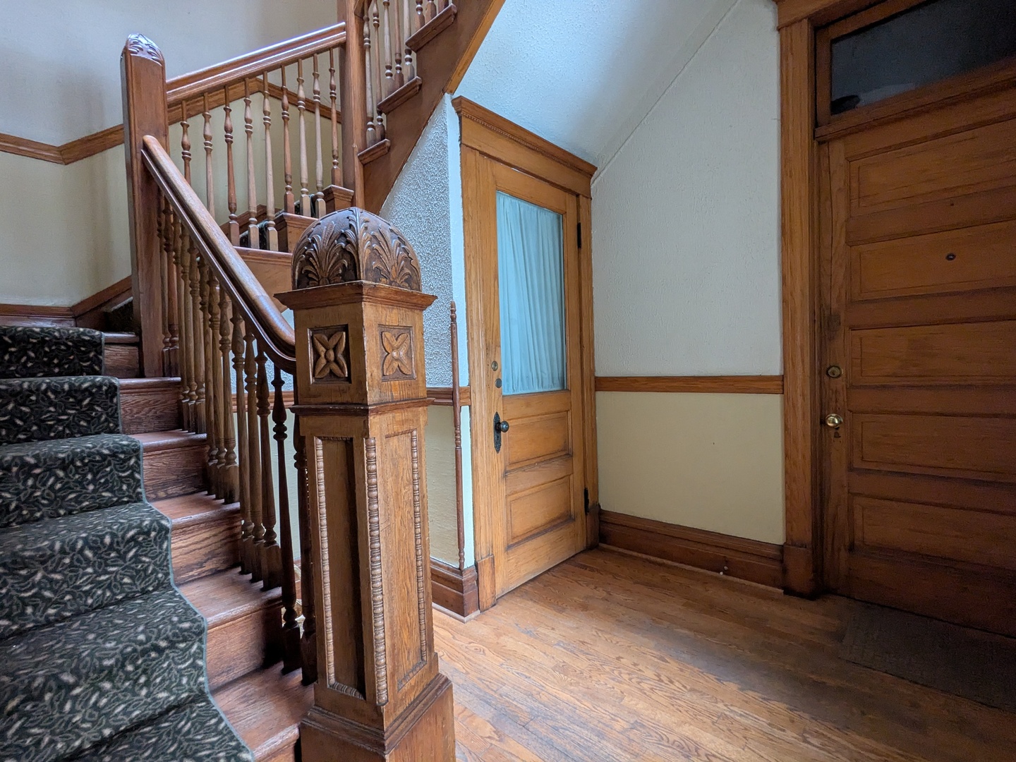 1402 W Belle Plaine Avenue 2