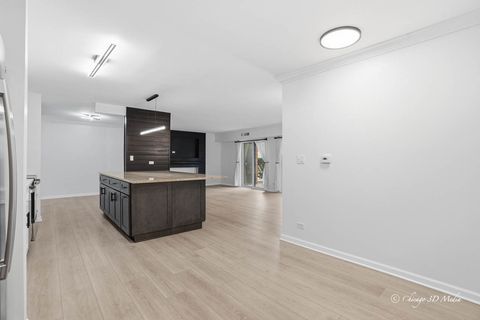 Tiny photo for 1615 E Central Road #122C, Arlington Heights, IL 60005 (MLS # 12601991)