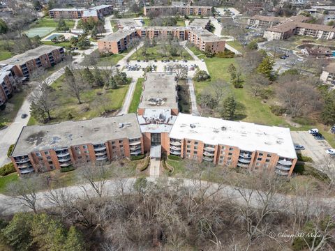 Tiny photo for 1615 E Central Road #122C, Arlington Heights, IL 60005 (MLS # 12601991)