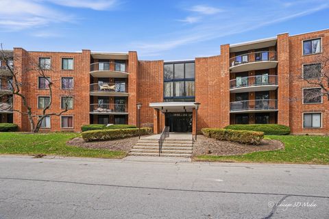 Photo of 1615 E Central Road #122C, Arlington Heights, IL 60005 (MLS # 12601991)