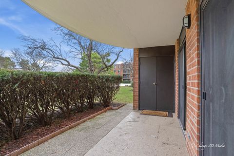 Tiny photo for 1615 E Central Road #122C, Arlington Heights, IL 60005 (MLS # 12601991)