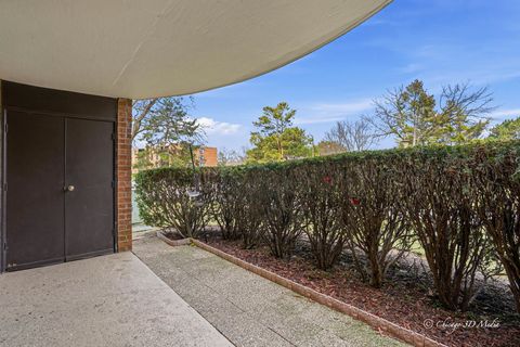 Tiny photo for 1615 E Central Road #122C, Arlington Heights, IL 60005 (MLS # 12601991)