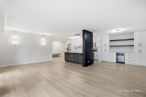 Tiny photo for 1615 E Central Road #122C, Arlington Heights, IL 60005 (MLS # 12601991)