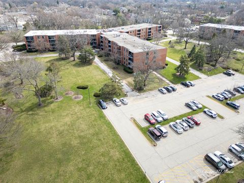 Tiny photo for 1615 E Central Road #122C, Arlington Heights, IL 60005 (MLS # 12601991)