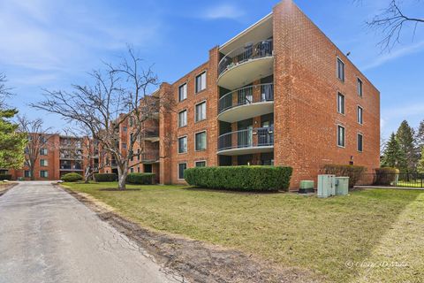 Tiny photo for 1615 E Central Road #122C, Arlington Heights, IL 60005 (MLS # 12601991)