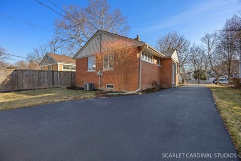 Tiny photo for 882 Hillside Avenue, Glen Ellyn, IL 60137 (MLS # 12564825)