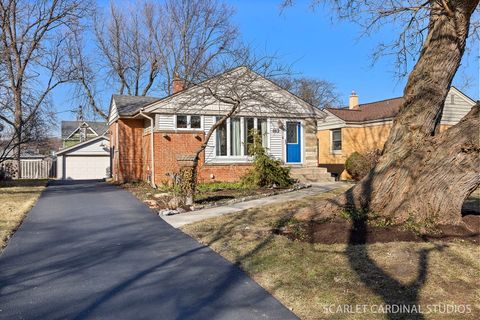 Photo of 882 Hillside Avenue, Glen Ellyn, IL 60137 (MLS # 12564825)