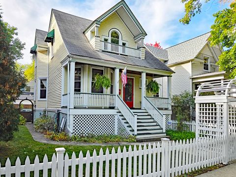 Photo of 4106 N Avers Avenue, Chicago, IL 60618 (MLS # 12492617)