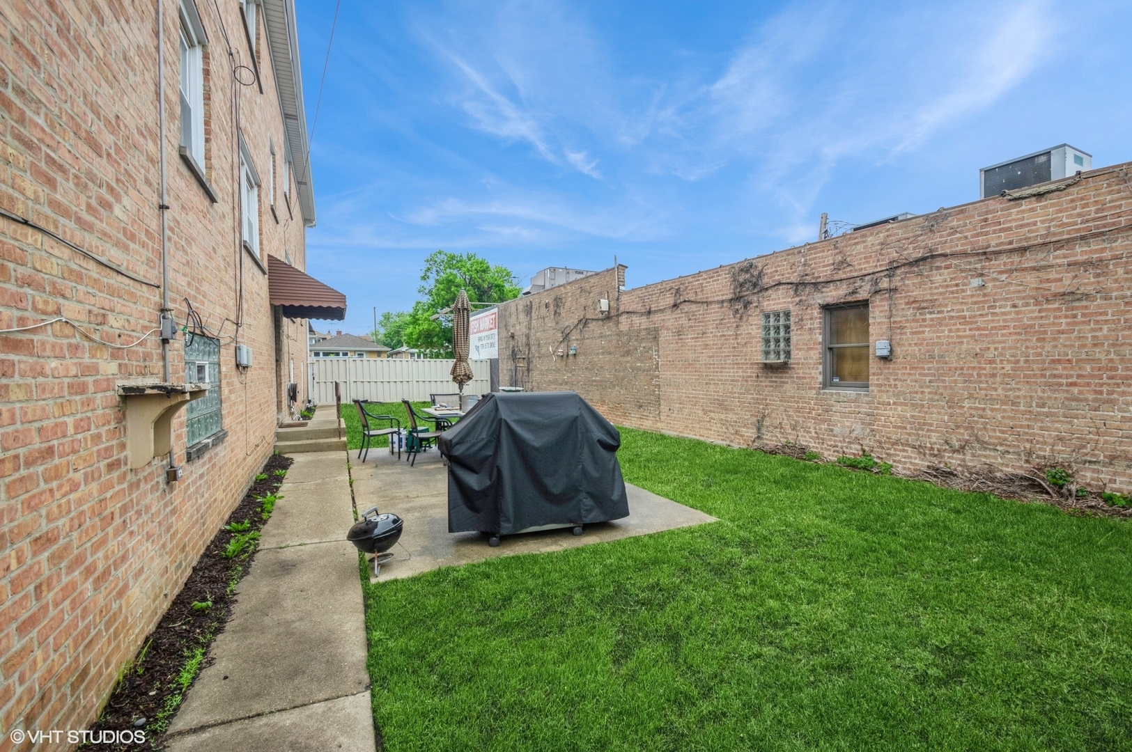 5639 W Montrose Avenue