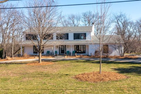 Photo of 26982 W Lakeview Drive S, Lake Barrington, IL 60084 (MLS # 12597191)