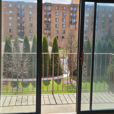 Tiny photo for 1717 W CRYSTAL Lane #310, Mount Prospect, IL 60056 (MLS # 12621557)