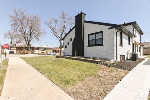 Tiny photo for 10701 S Harding Avenue, Chicago, IL 60655 (MLS # 12607937)