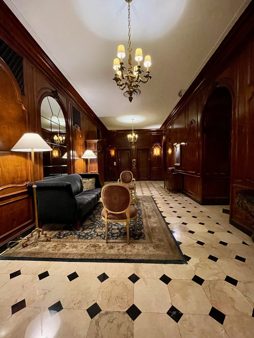 2000 N LINCOLN PARK WEST 1010